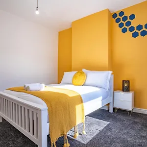  Holiday home Stayzed E: Stylish Centre House With Free Wifi And Parking