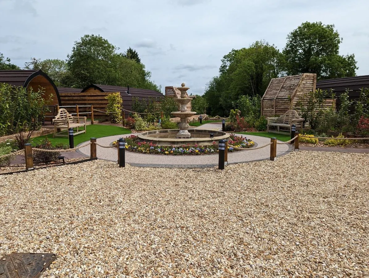 Chalet Peacock Lake Glamping Nottingham United Kingdom