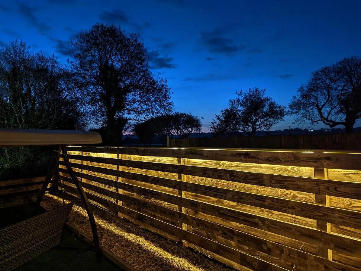 Peacock Lake Glamping Nottingham