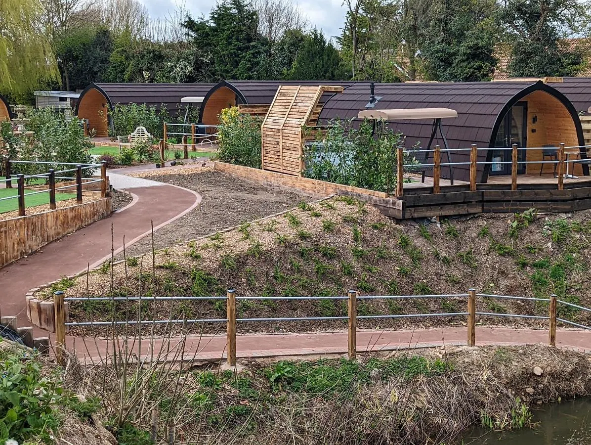 Peacock Lake Glamping Nottingham