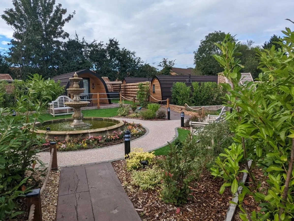 Peacock Lake Glamping Nottingham