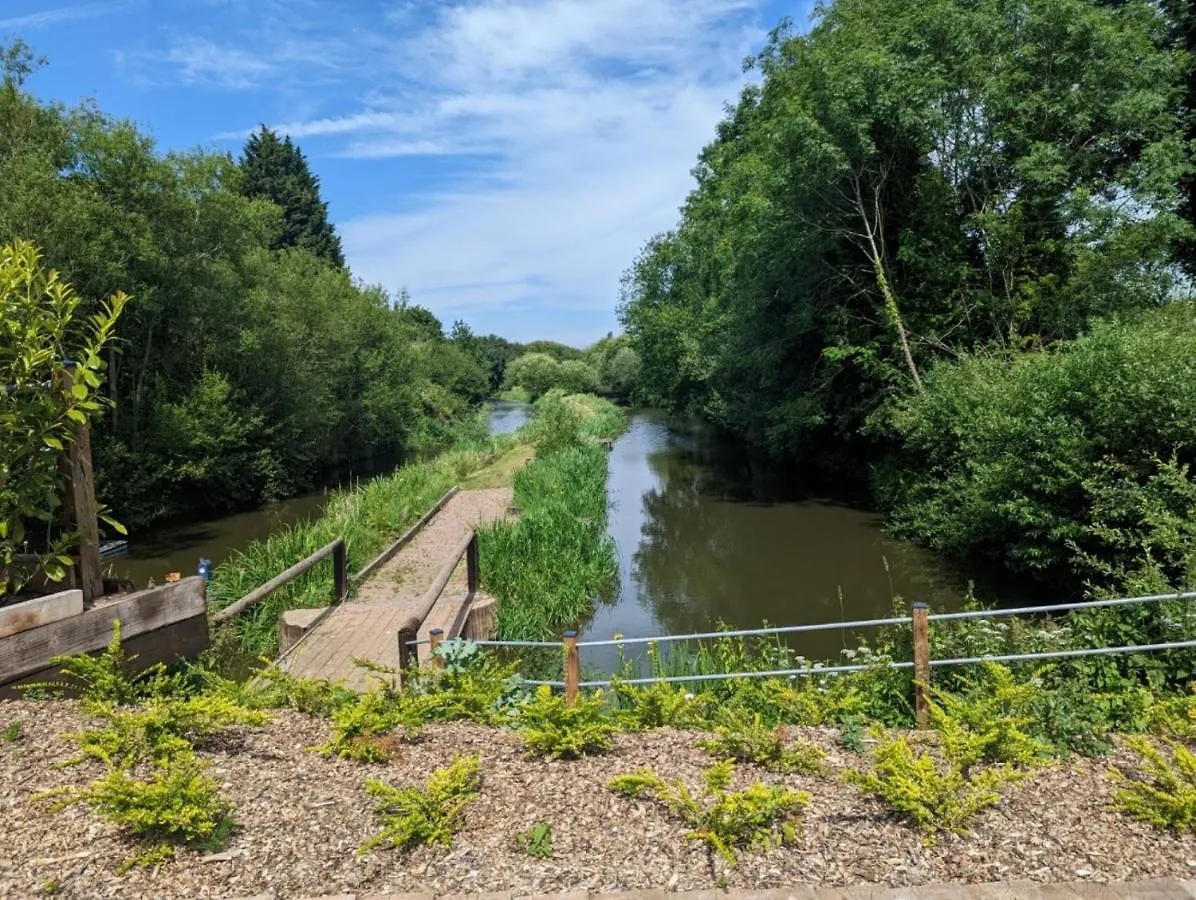 Peacock Lake Glamping Nottingham 0*,  United Kingdom
