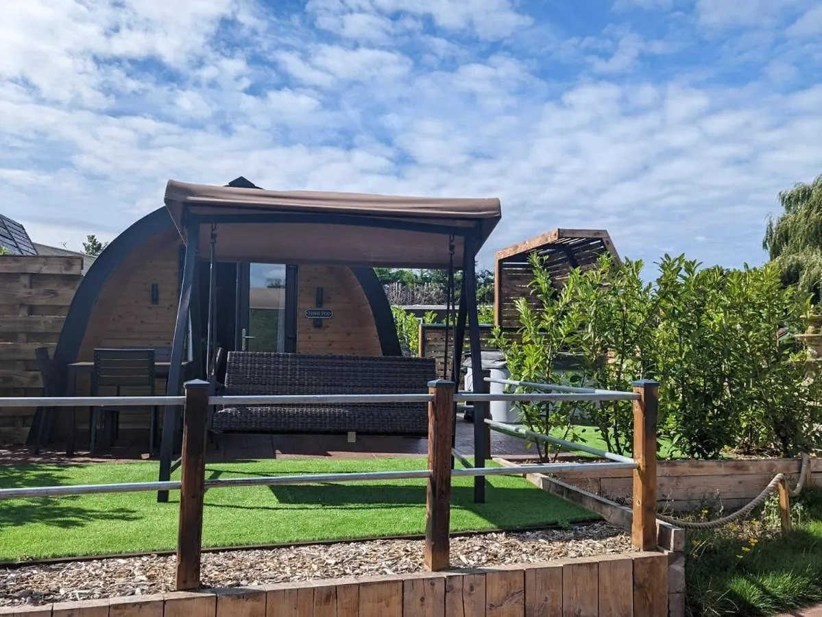Chalet Peacock Lake Glamping Nottingham United Kingdom