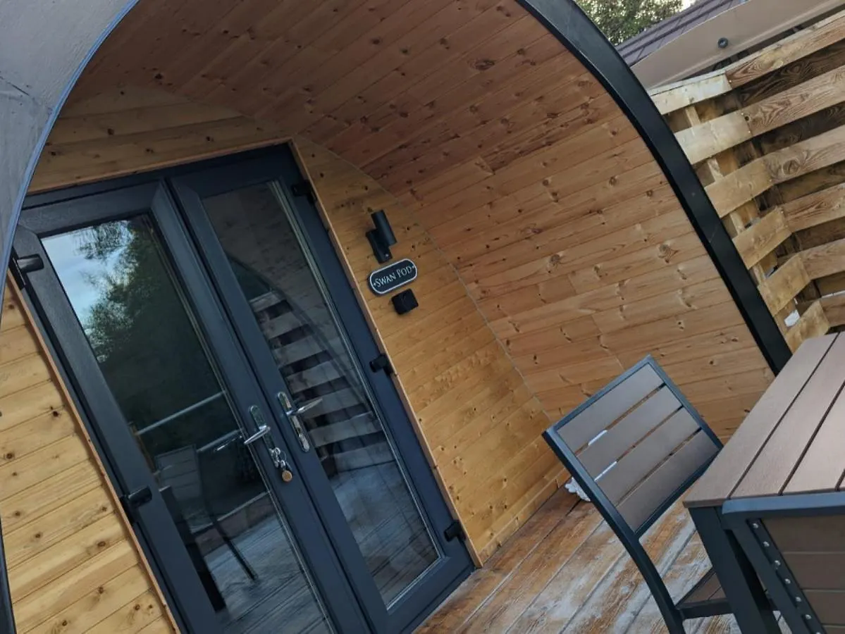 Chalet Peacock Lake Glamping Nottingham