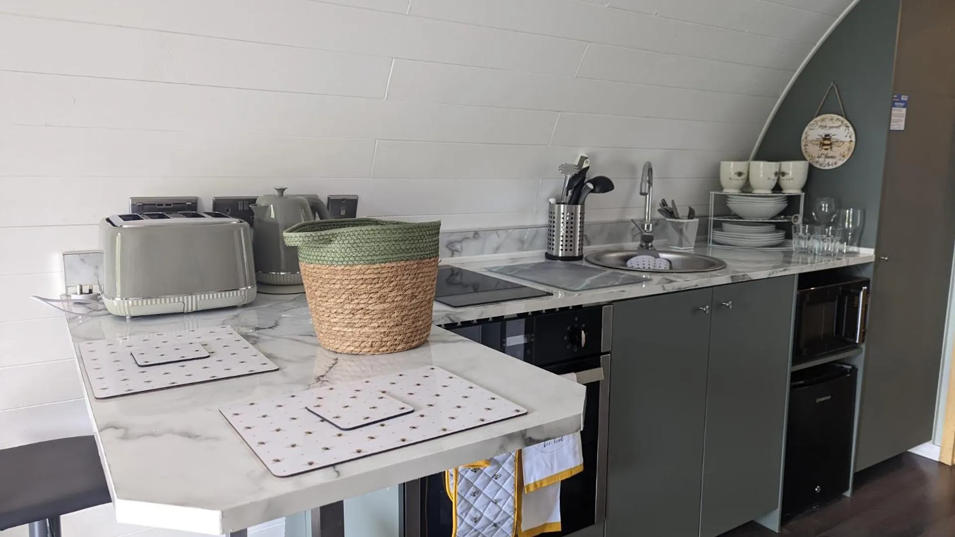 Peacock Lake Glamping Nottingham