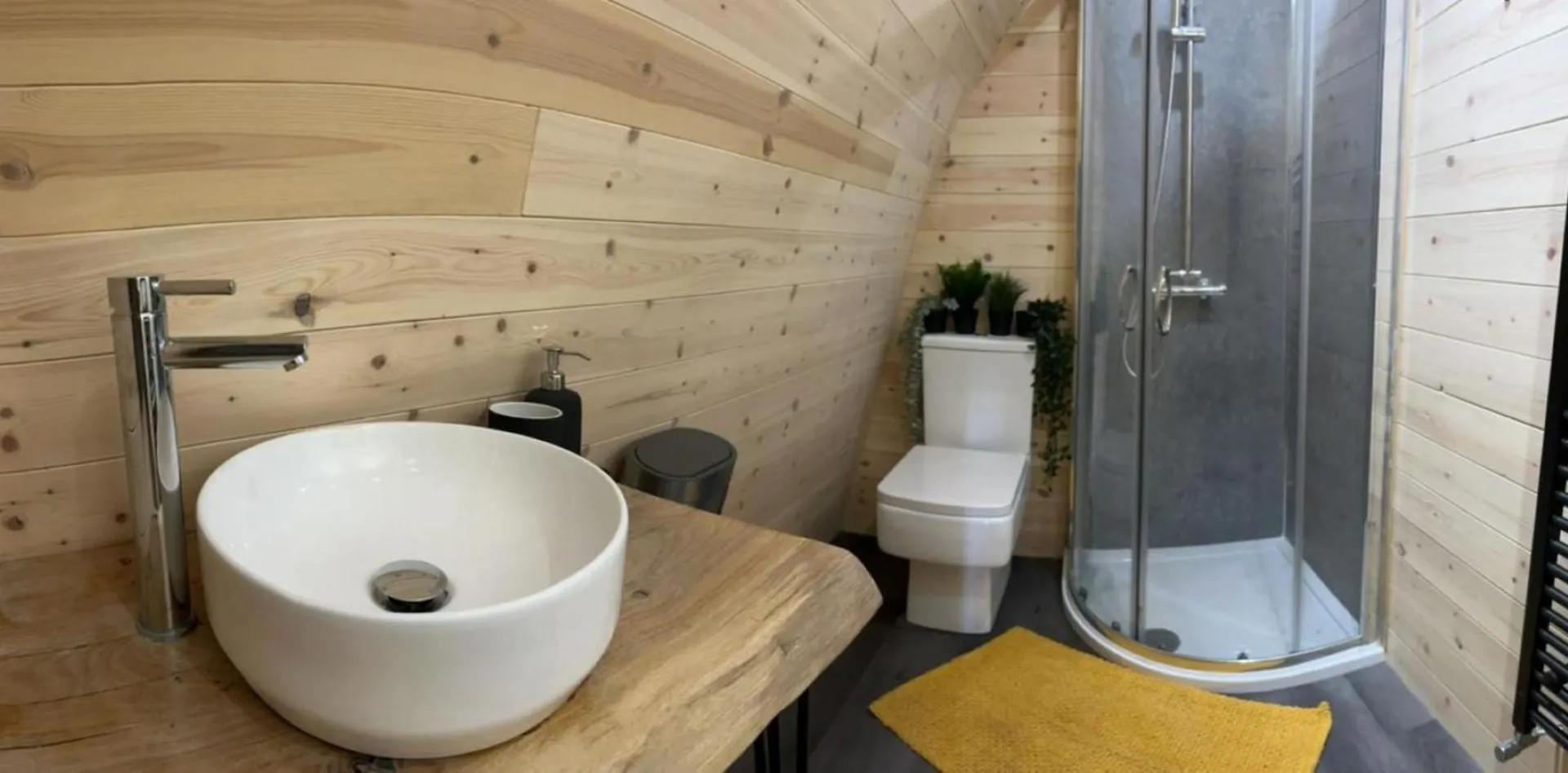 Peacock Lake Glamping Nottingham United Kingdom