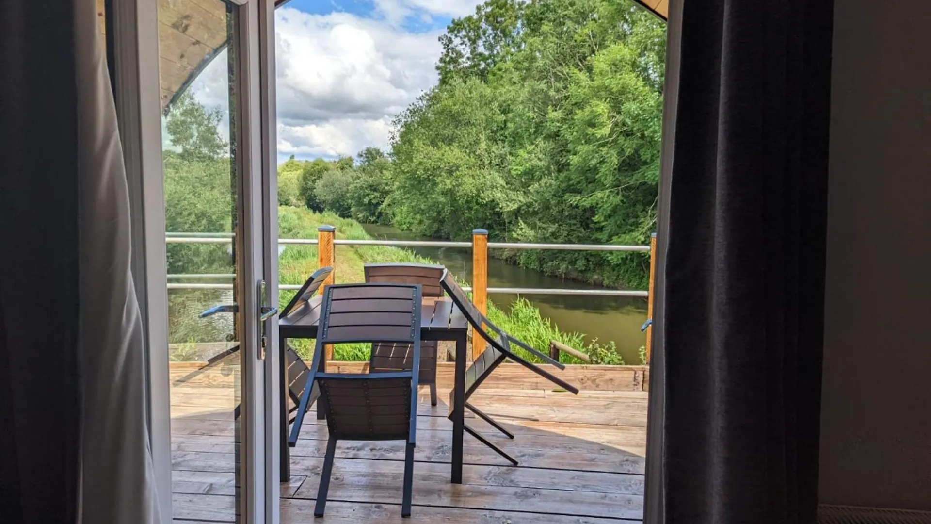 Peacock Lake Glamping Nottingham United Kingdom