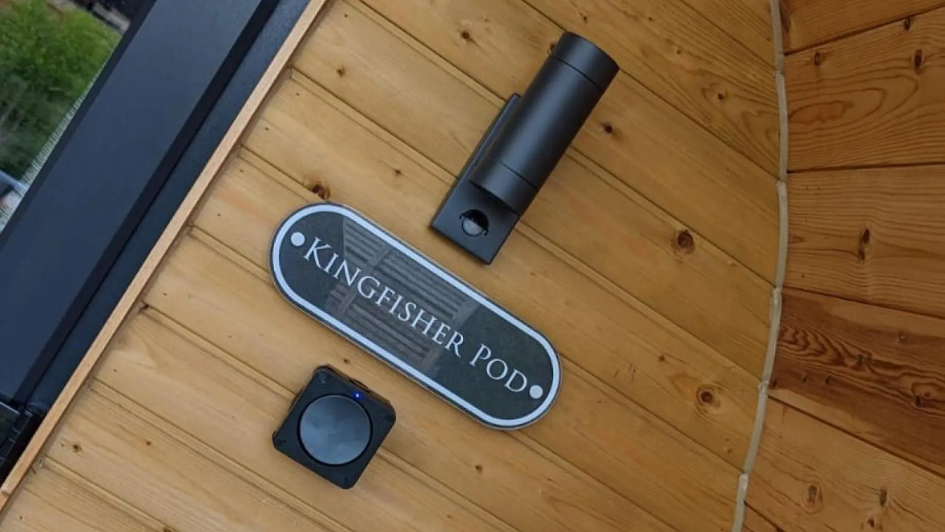 Chalet Peacock Lake Glamping Nottingham United Kingdom