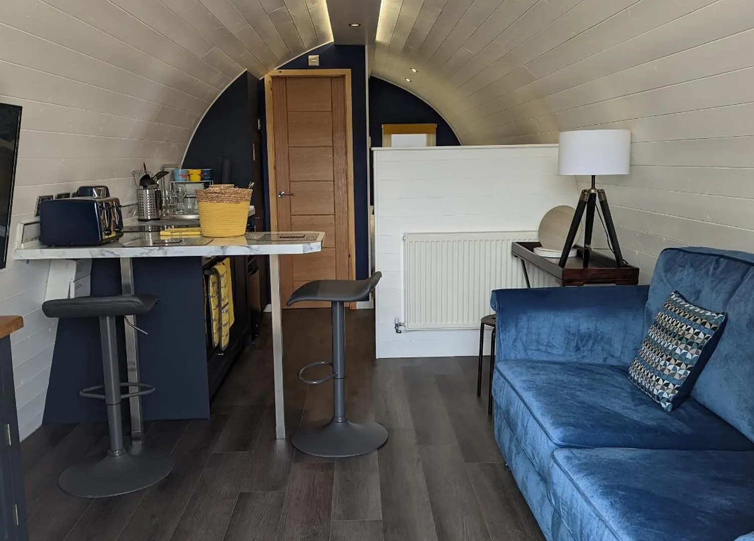 Chalet Peacock Lake Glamping Nottingham United Kingdom