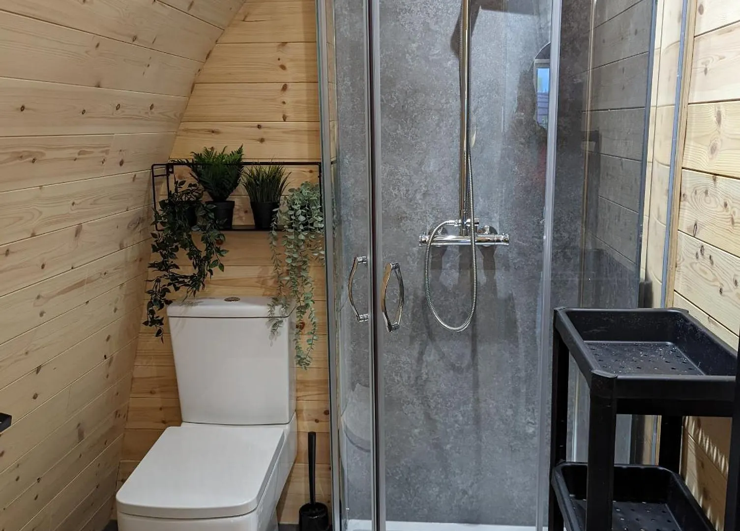 Peacock Lake Glamping Nottingham