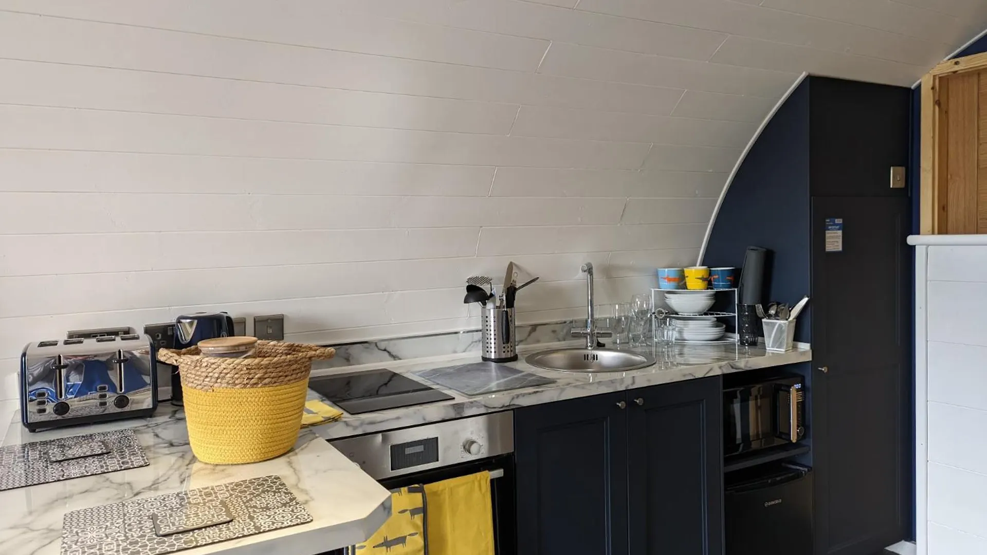 Peacock Lake Glamping Nottingham United Kingdom
